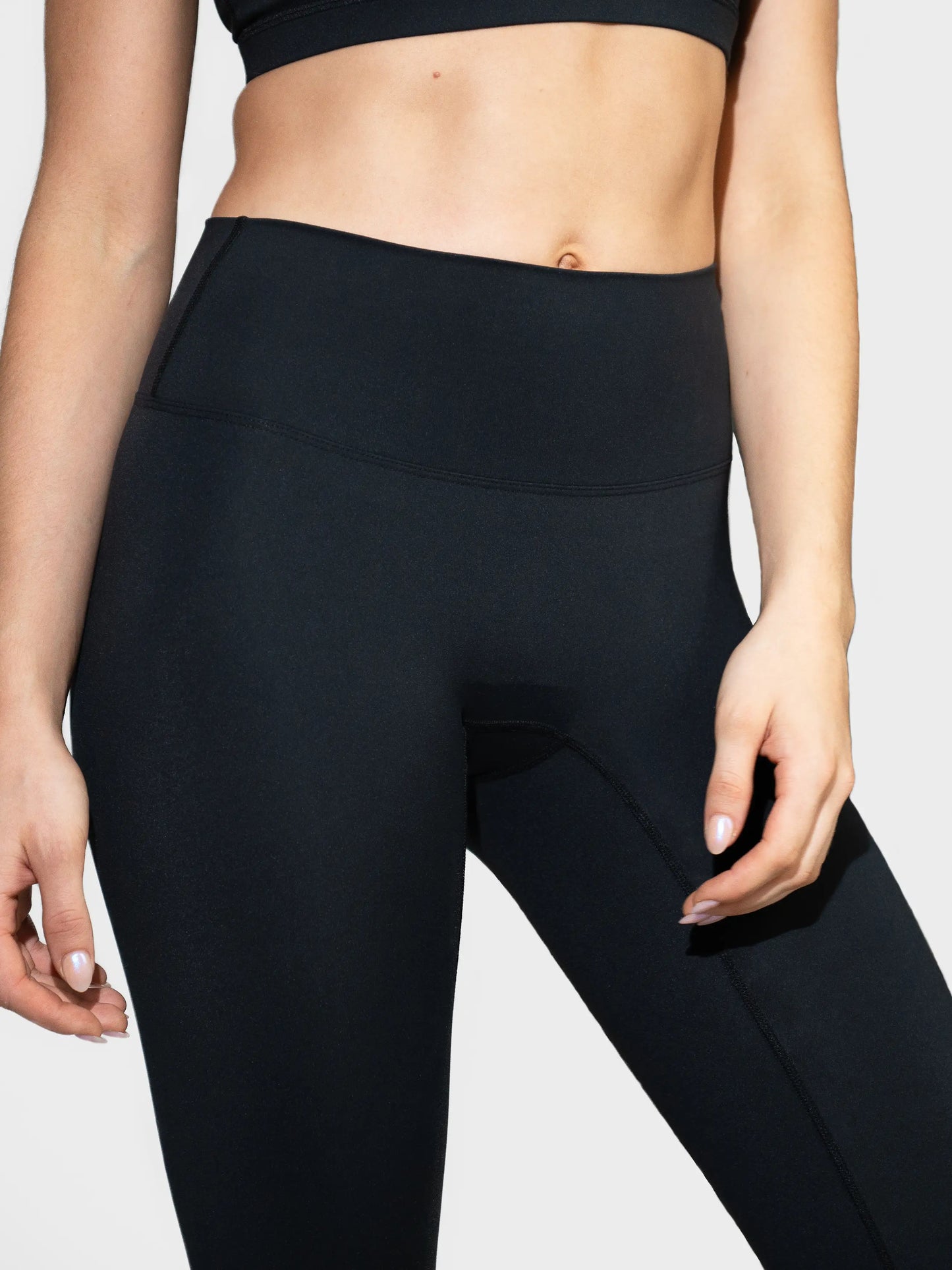 Clay Active seamless leggings with buttery soft and sustainable fabric.